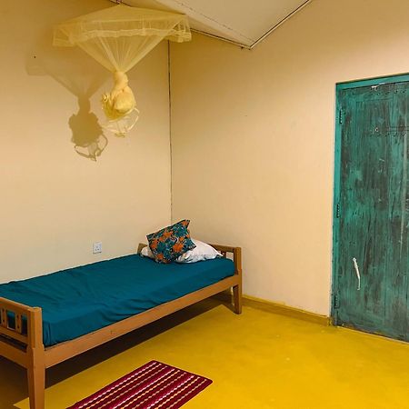 Lazy Monkey Surfhostel - Sri Lanka ديكويلاّ تين المظهر الخارجي الصورة