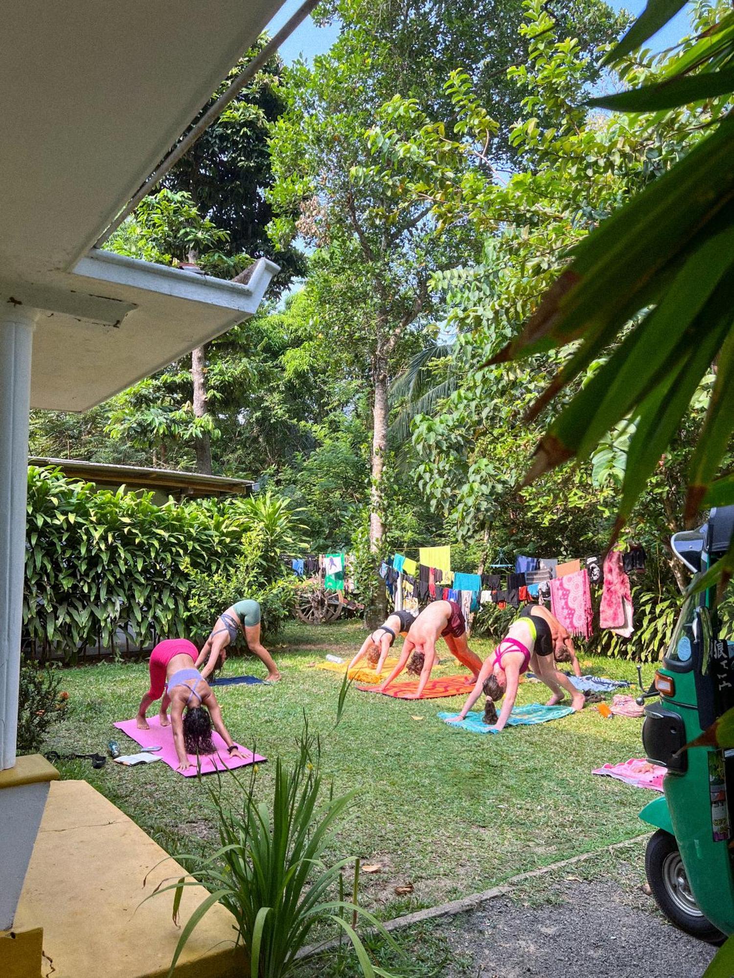 Lazy Monkey Surfhostel - Sri Lanka ديكويلاّ تين المظهر الخارجي الصورة