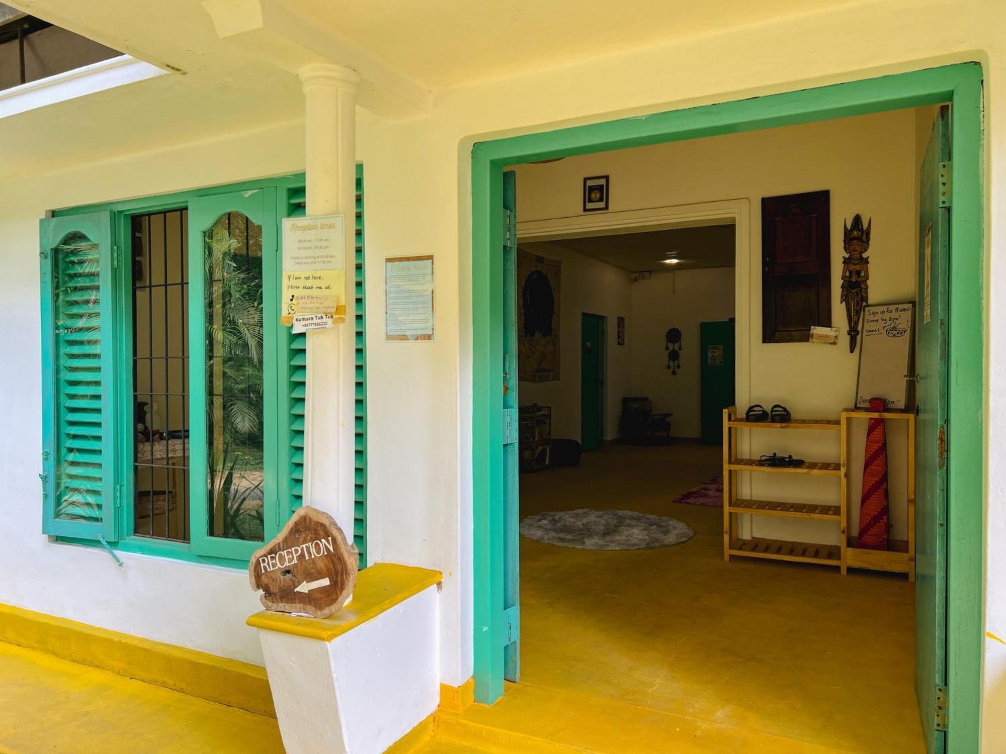 Lazy Monkey Surfhostel - Sri Lanka ديكويلاّ تين المظهر الخارجي الصورة