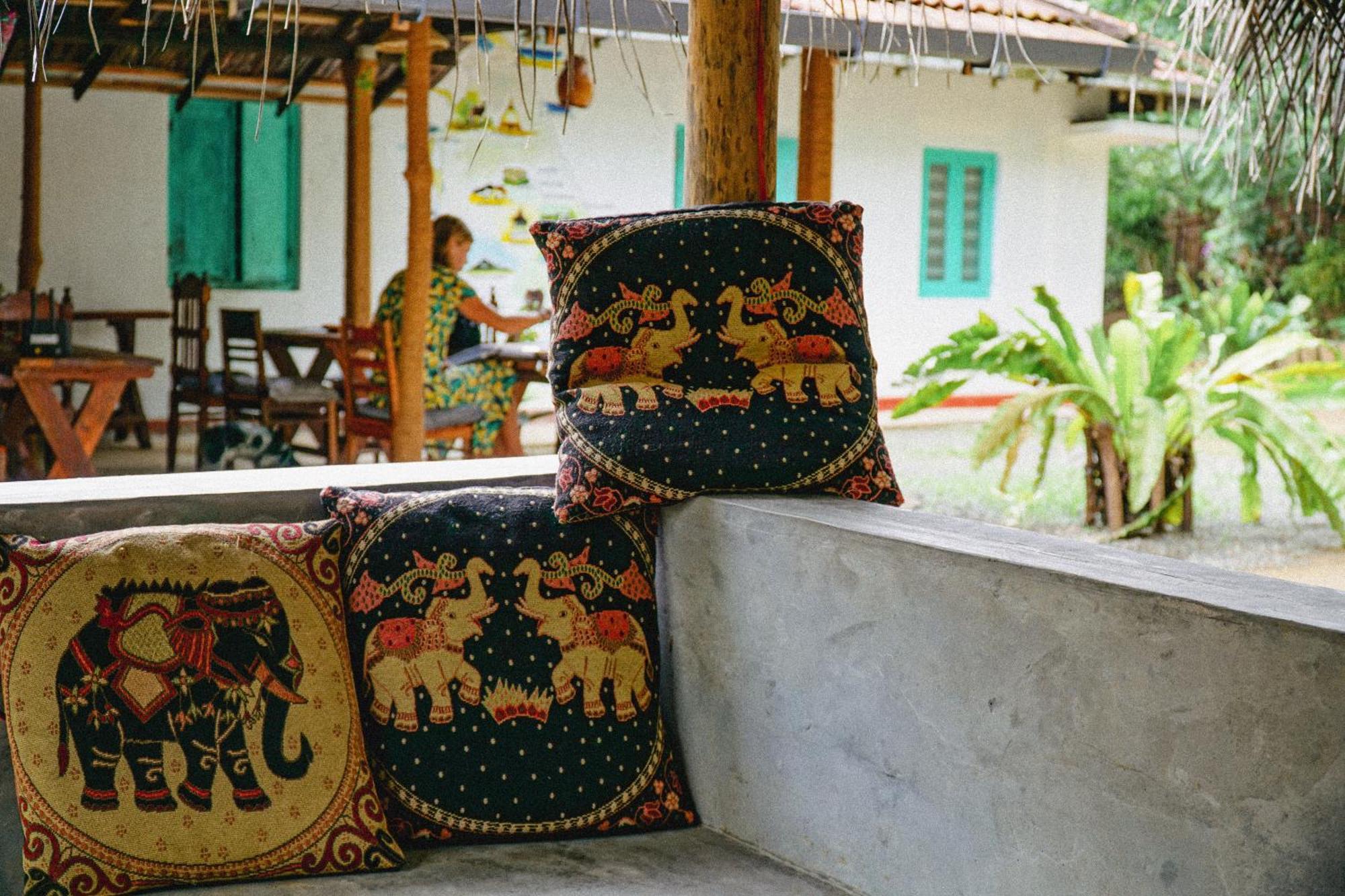 Lazy Monkey Surfhostel - Sri Lanka ديكويلاّ تين المظهر الخارجي الصورة